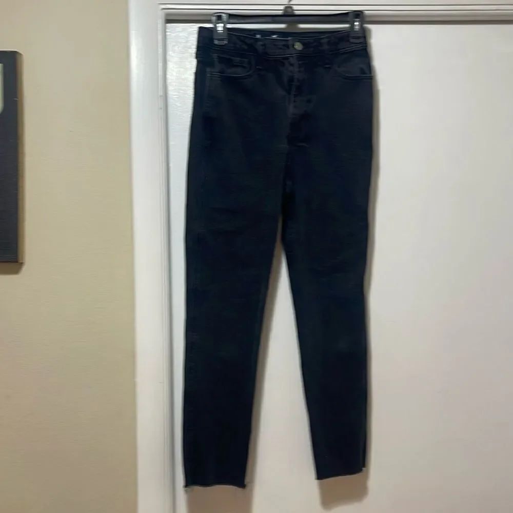 Hollister ultra high-rise Mom jeans size 26/3 regular